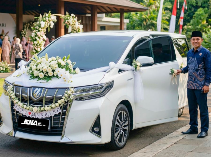 Wedding Car With Decoration